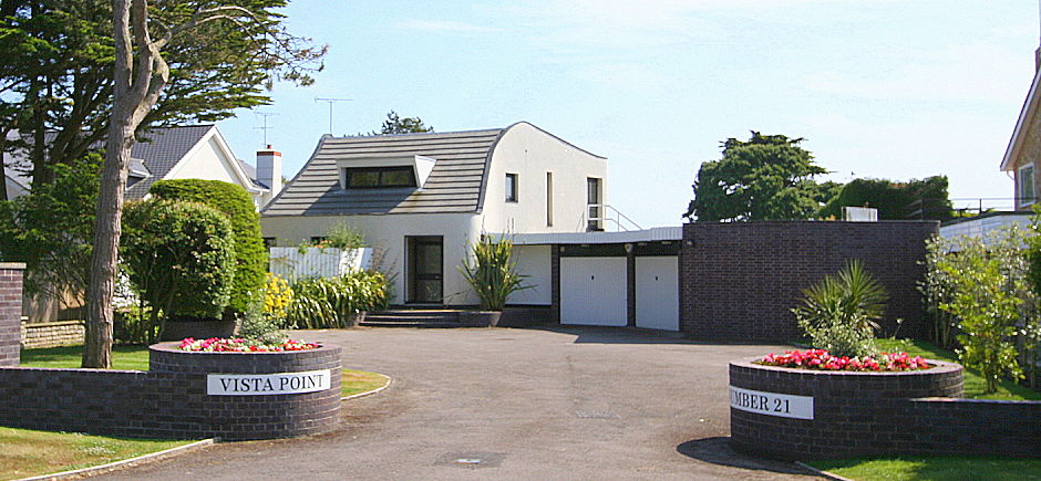 The front elevation of Vista Point — Patrick Gwynne's modernist architecture